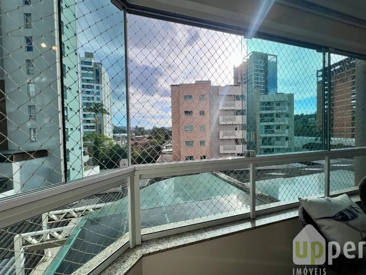 Apartamento à venda com 2 quartos, sendo 1 suíte, 1 vaga, 74m² na região do bairro Velha, próximo à Rua Princesa Izabel, Blumenau