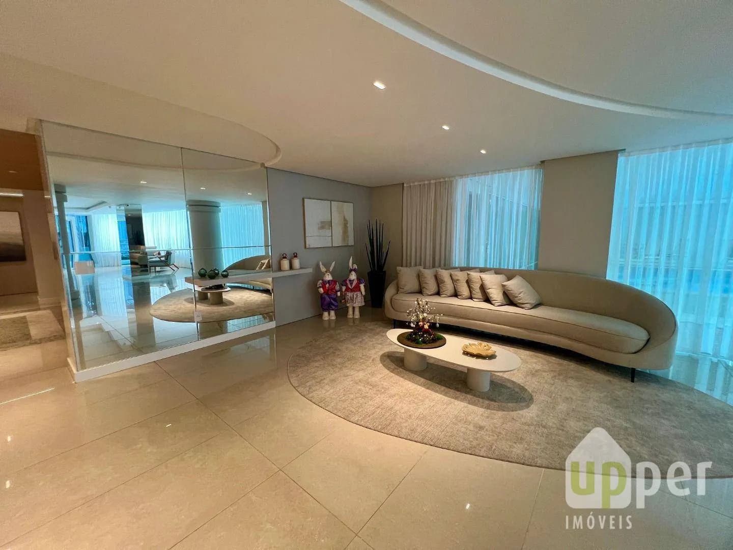 Apartamento à venda com 3 quartos, sendo 3 suítes, 3 vagas, 194m² na região do bairro Victor Konder, próximo à Rua Victor Konder, Blumenau
