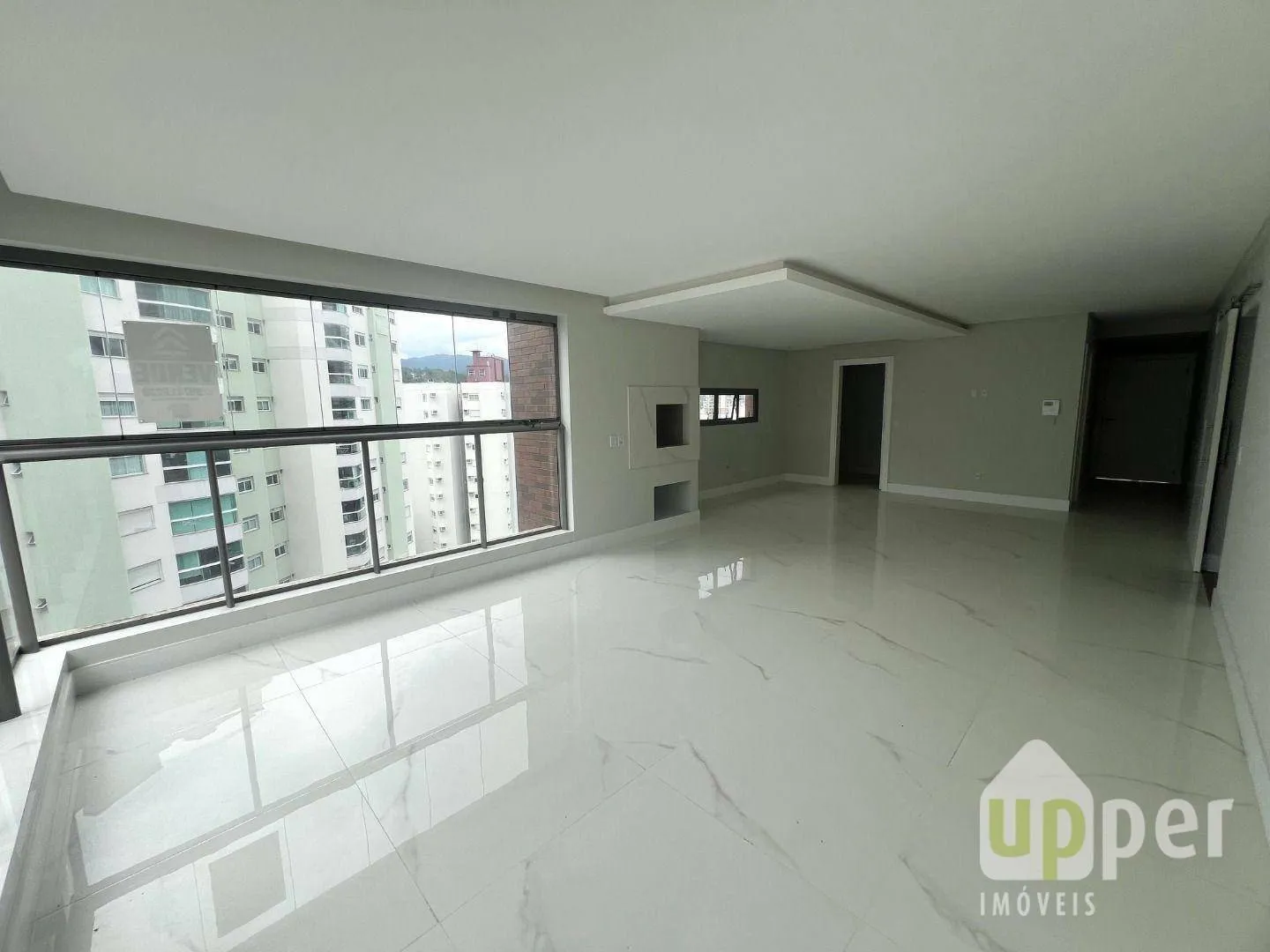 Apartamento à venda com 3 quartos, sendo 3 suítes, 2 vagas, 140m² na região do bairro Victor Konder, próximo à Rua Victor Konder, Blumenau