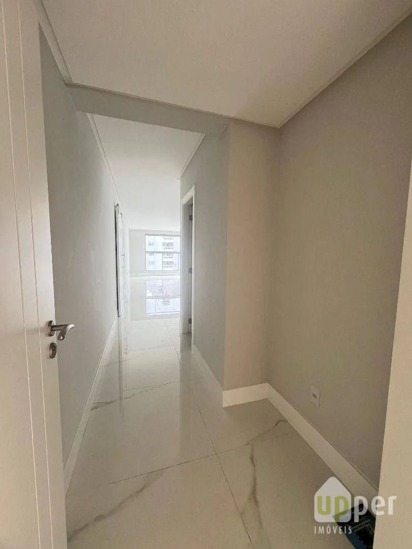 Apartamento à venda com 3 quartos, sendo 3 suítes, 2 vagas, 140m² na região do bairro Victor Konder, próximo à Rua Victor Konder, Blumenau