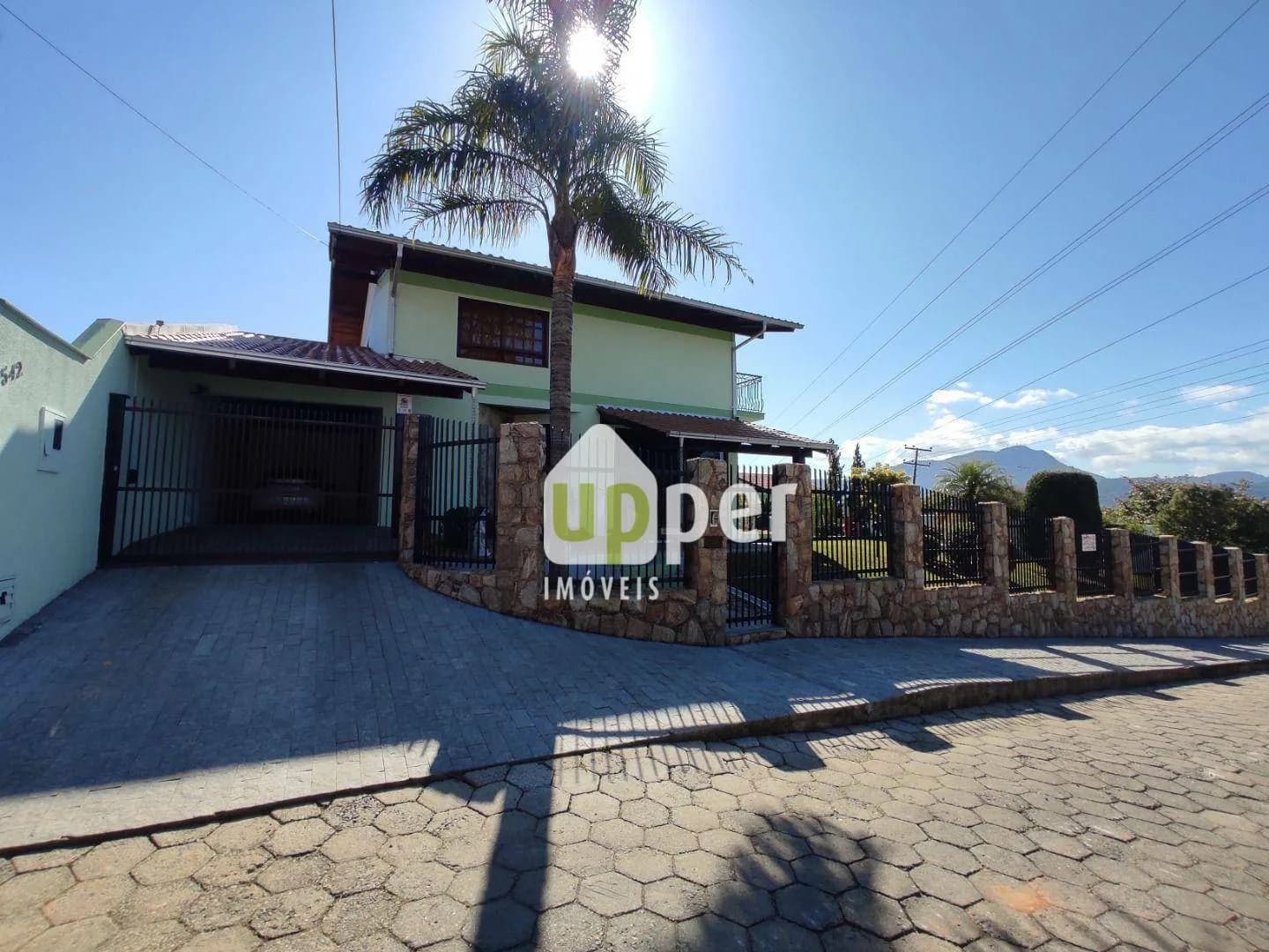 Foto de Casa à venda com 4 quartos, sendo 1 suíte, 2 vagas, 320m² no Itoupava Central, Blumenau