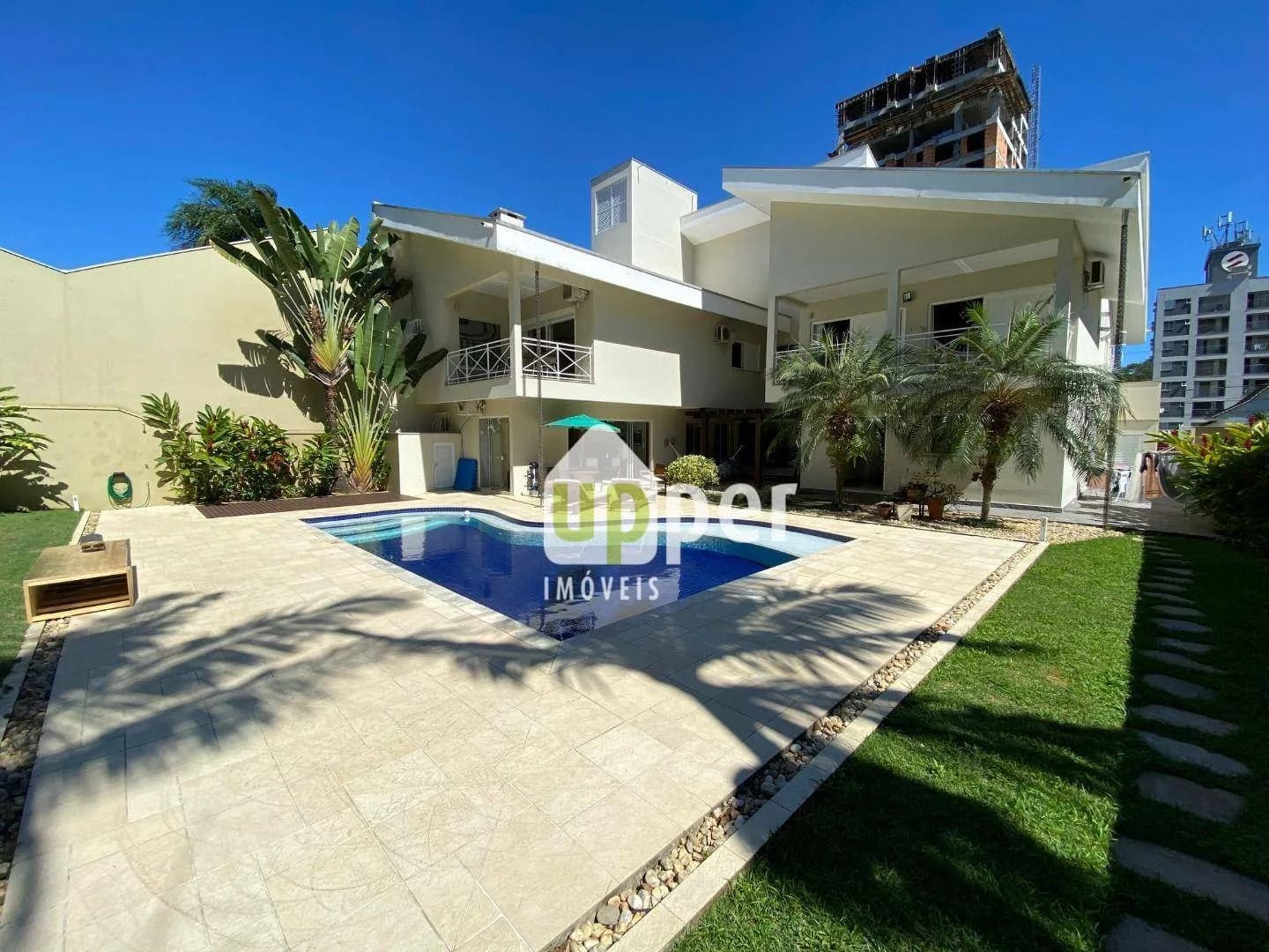 Foto de Casa à venda com 6 quartos, sendo 5 suítes, 7 vagas, 525m² no Boa Vista, Blumenau