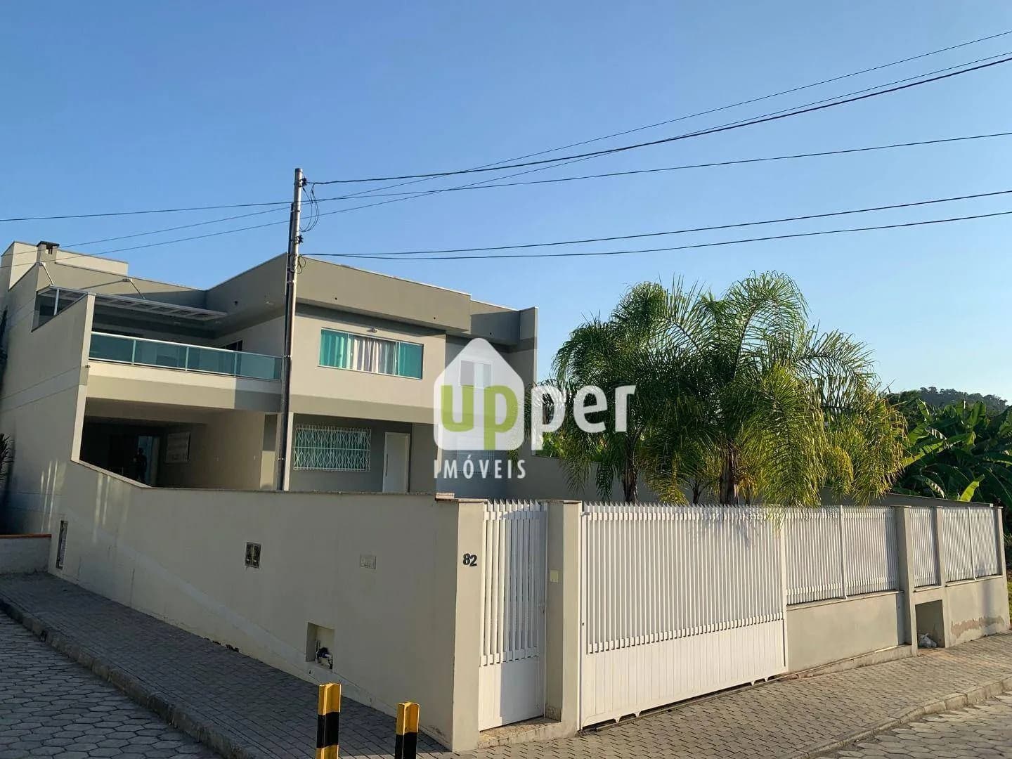 Foto de Casa à venda com 5 quartos, sendo 2 suítes, 8 vagas, 367m² no Garcia, Blumenau