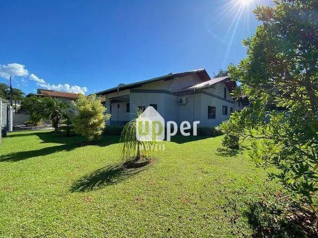 Foto de Casa à venda com 3 quartos, sendo 3 suítes, 10 vagas, 250m² no Progresso, Blumenau