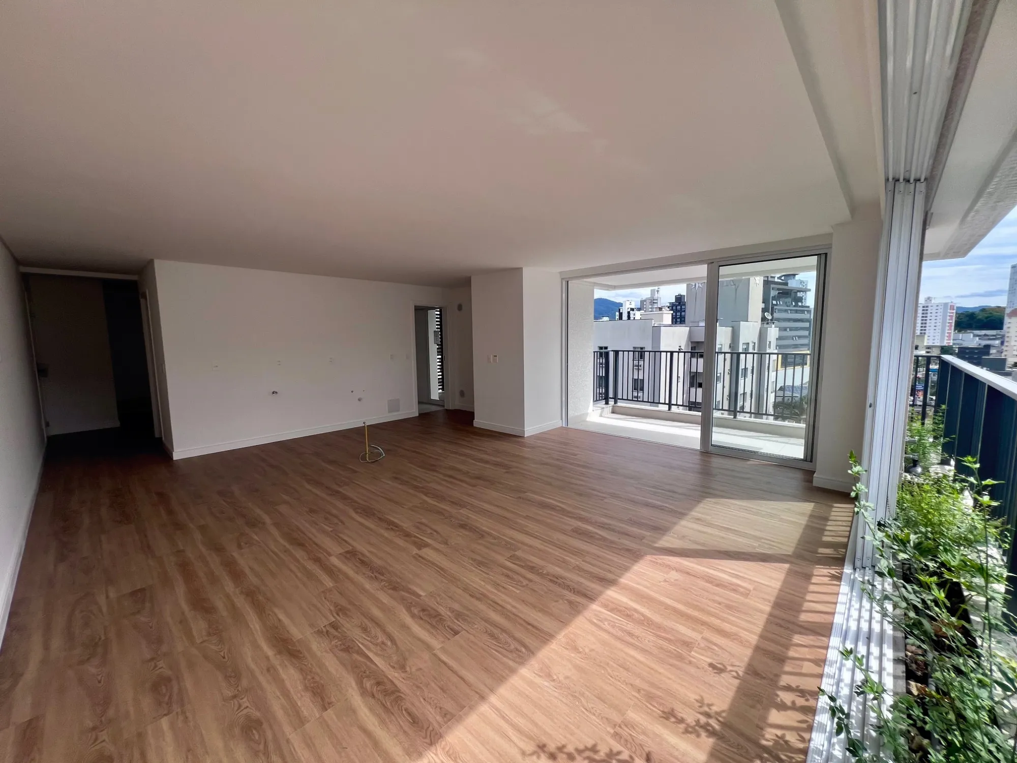 Apartamento à venda com 3 quartos, sendo 3 suítes, 3 vagas, 137m² na região do bairro Vila Nova, próximo à Rua Clara Persuhn, Blumenau