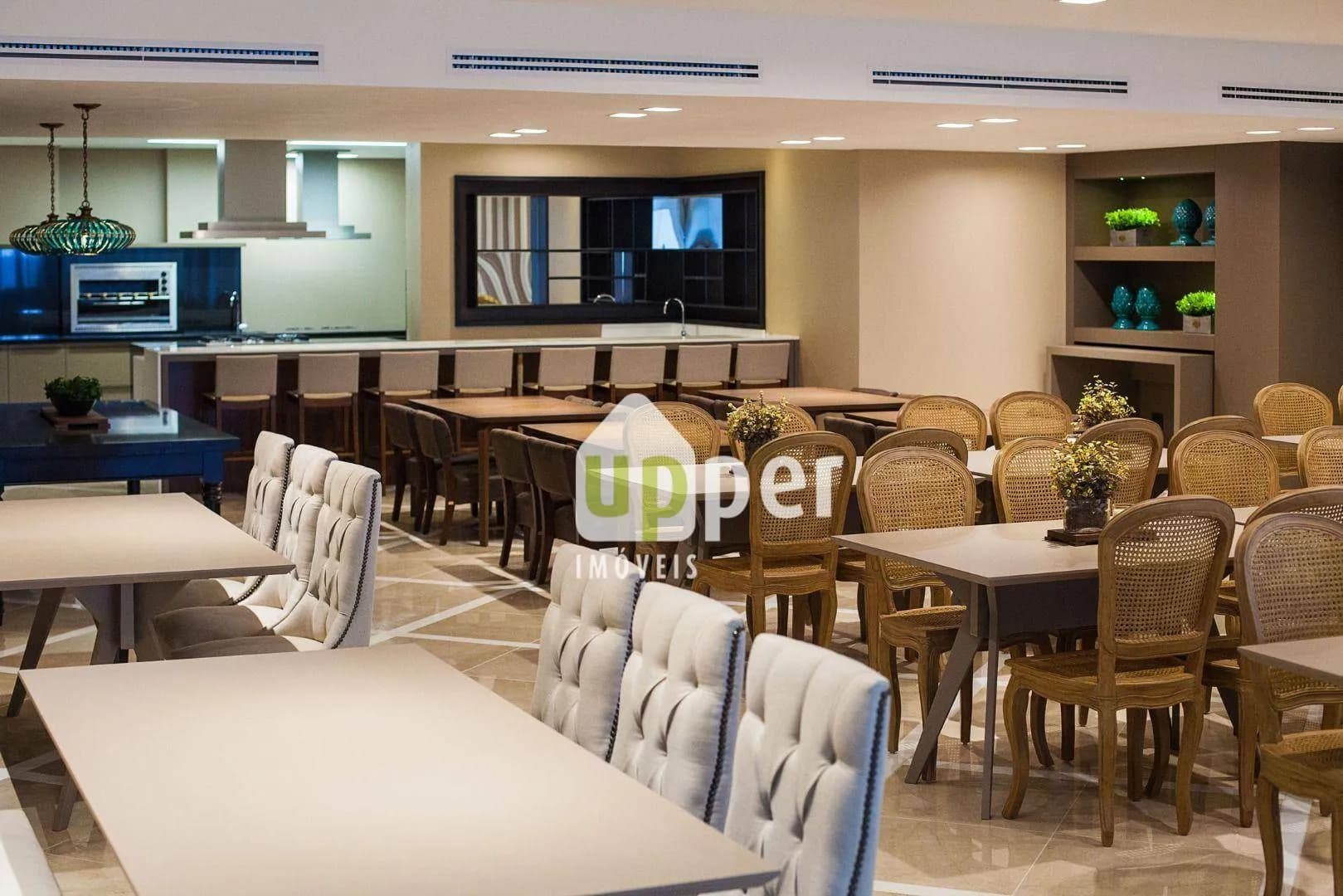 Apartamento à venda com 4 quartos, sendo 4 suítes, 4 vagas, 238m² na região do bairro Centro, próximo à Avenida Atlântica, Balneário Camboriú