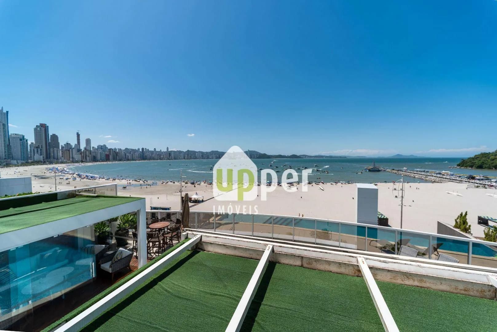 Apartamento à venda com 4 quartos, sendo 4 suítes, 4 vagas, 238m² na região do bairro Centro, próximo à Avenida Atlântica, Balneário Camboriú