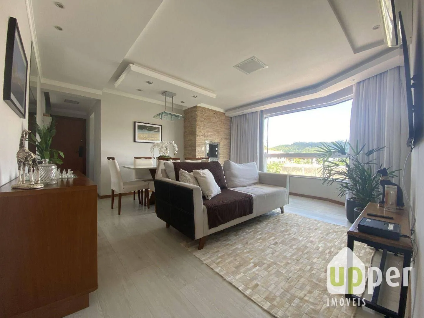 Apartamento à venda com 2 quartos, sendo 1 suíte, 2 vagas, 69m² na região do bairro Água Verde, próximo à Rua Doutor Antônio Haffner, Blumenau