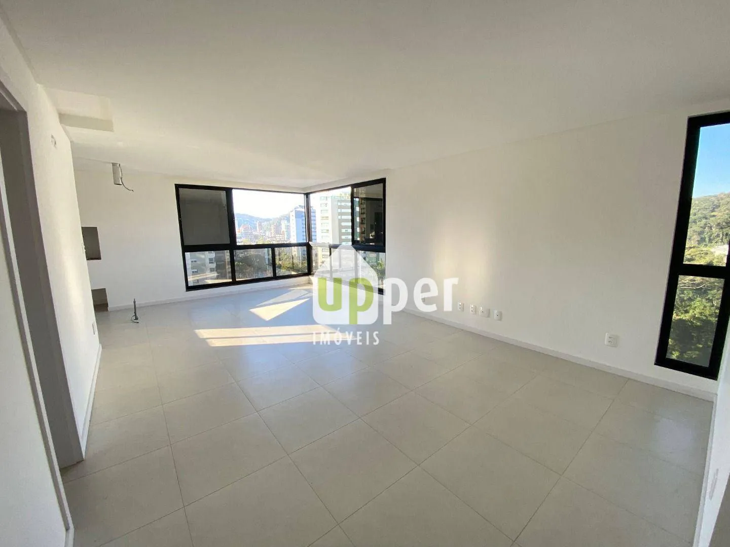 Apartamento à venda com 3 quartos, sendo 3 suítes, 2 vagas, 95m² na região do bairro Jardim Blumenau, próximo à Rua Pastor Stutzer, Blumenau