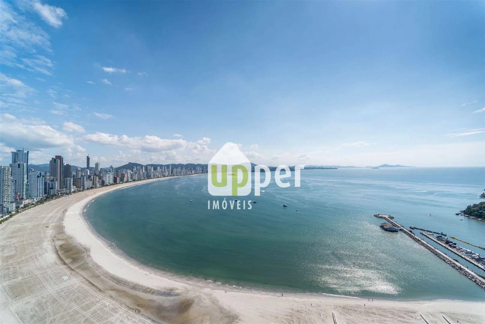 Foto de Apartamento à venda com 4 quartos, sendo 4 suítes, 4 vagas, 233m² no Centro, Balneário Camboriú