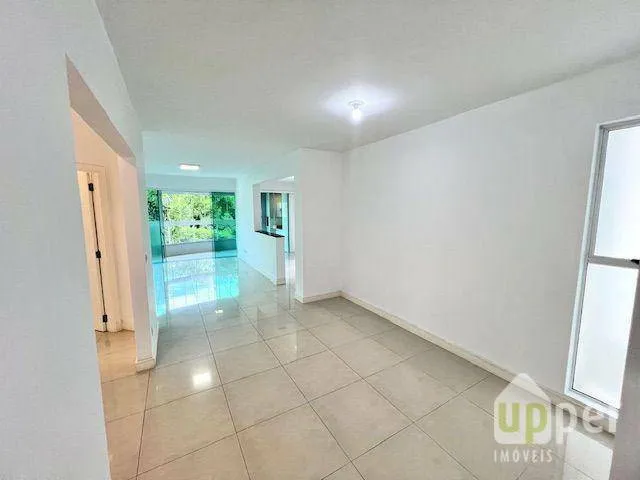 Apartamento à venda com 3 quartos, sendo 3 suítes, 2 vagas, 119m² na região do bairro Jardim Blumenau, próximo à Rua Pastor Stutzer, Blumenau
