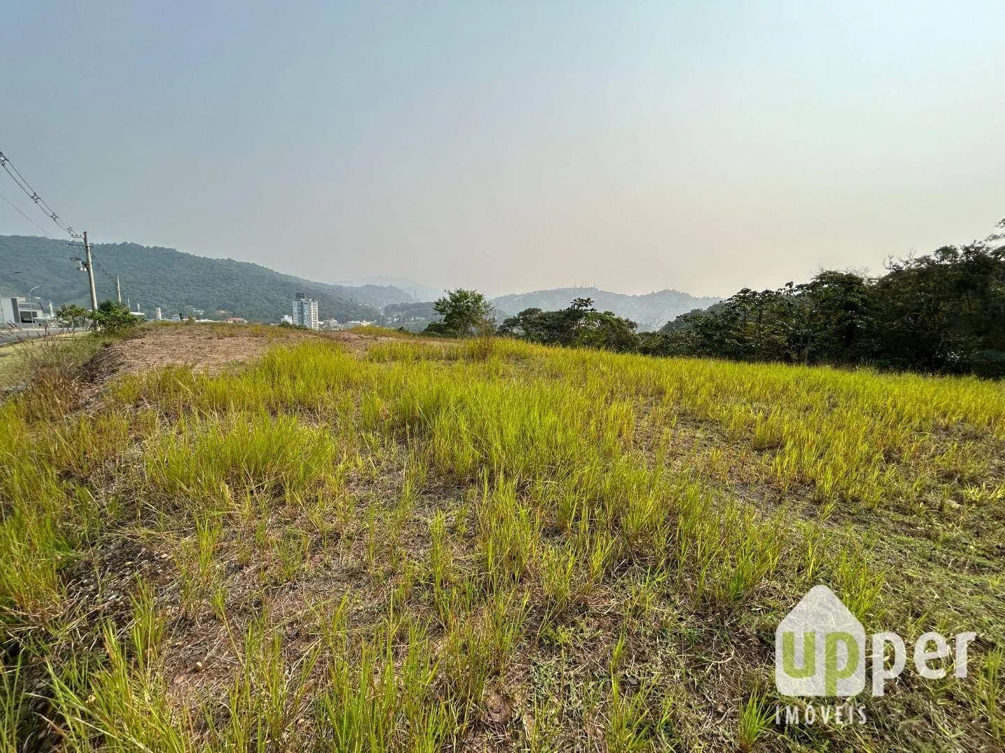 Terreno à venda, 375m² na região do bairro Ponta Aguda, próximo à Rua Silvano Cândido da Silva Sênior, Blumenau