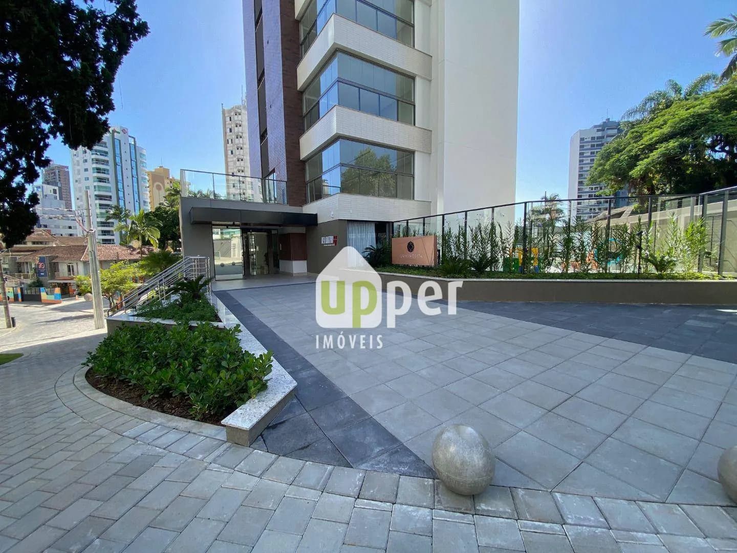 Apartamento à venda com 3 quartos, sendo 3 suítes, 3 vagas, 140m² na região do bairro Victor Konder, próximo à Rua Victor Konder, Blumenau
