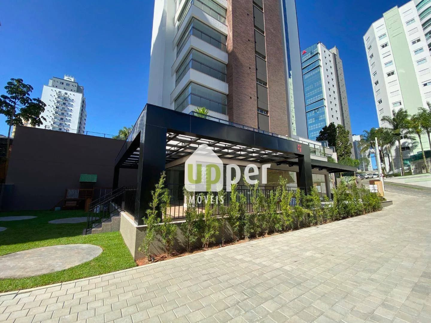 Apartamento à venda com 3 quartos, sendo 3 suítes, 3 vagas, 140m² na região do bairro Victor Konder, próximo à Rua Victor Konder, Blumenau
