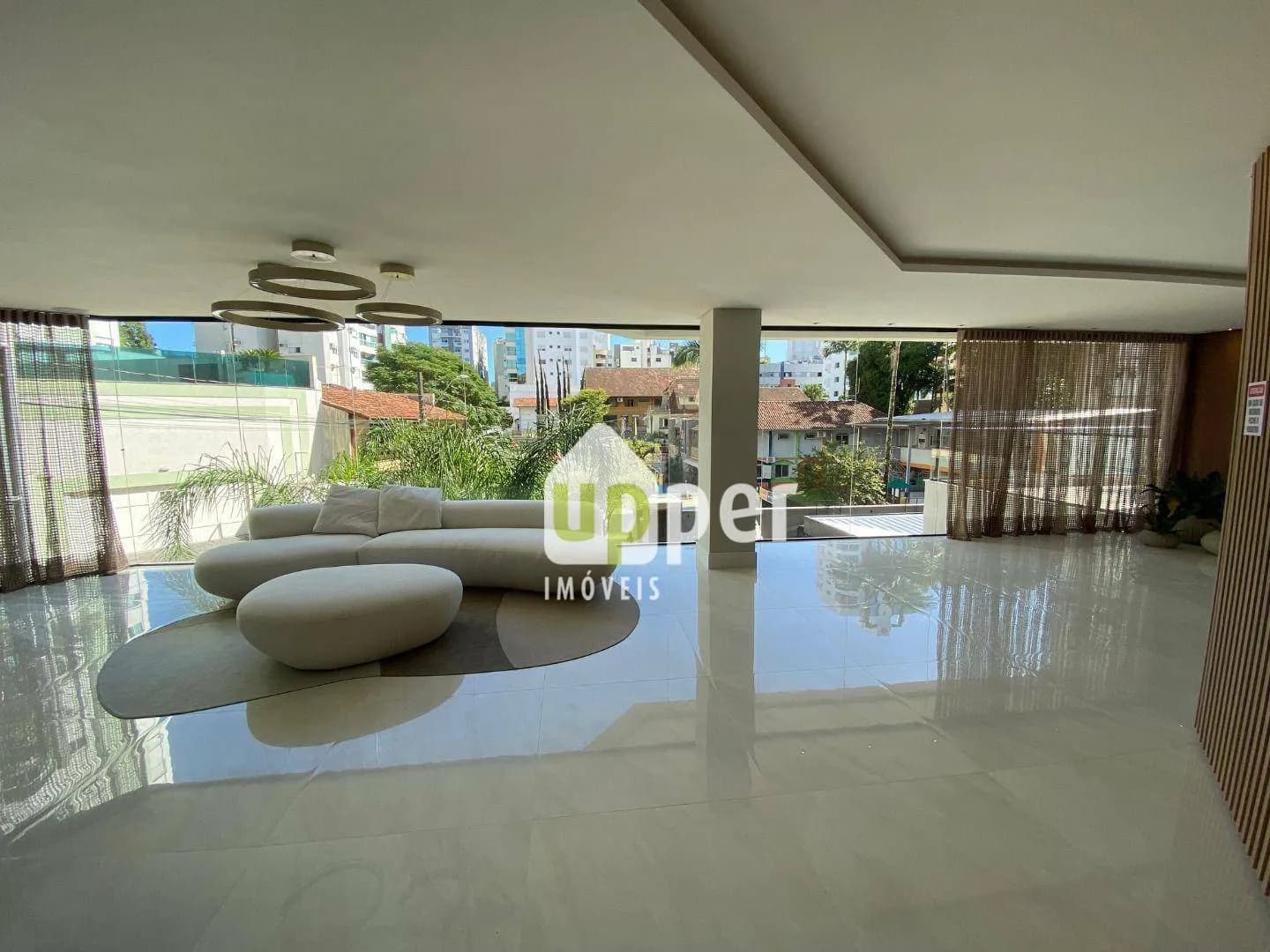 Apartamento à venda com 3 quartos, sendo 3 suítes, 3 vagas, 140m² na região do bairro Victor Konder, próximo à Rua Victor Konder, Blumenau