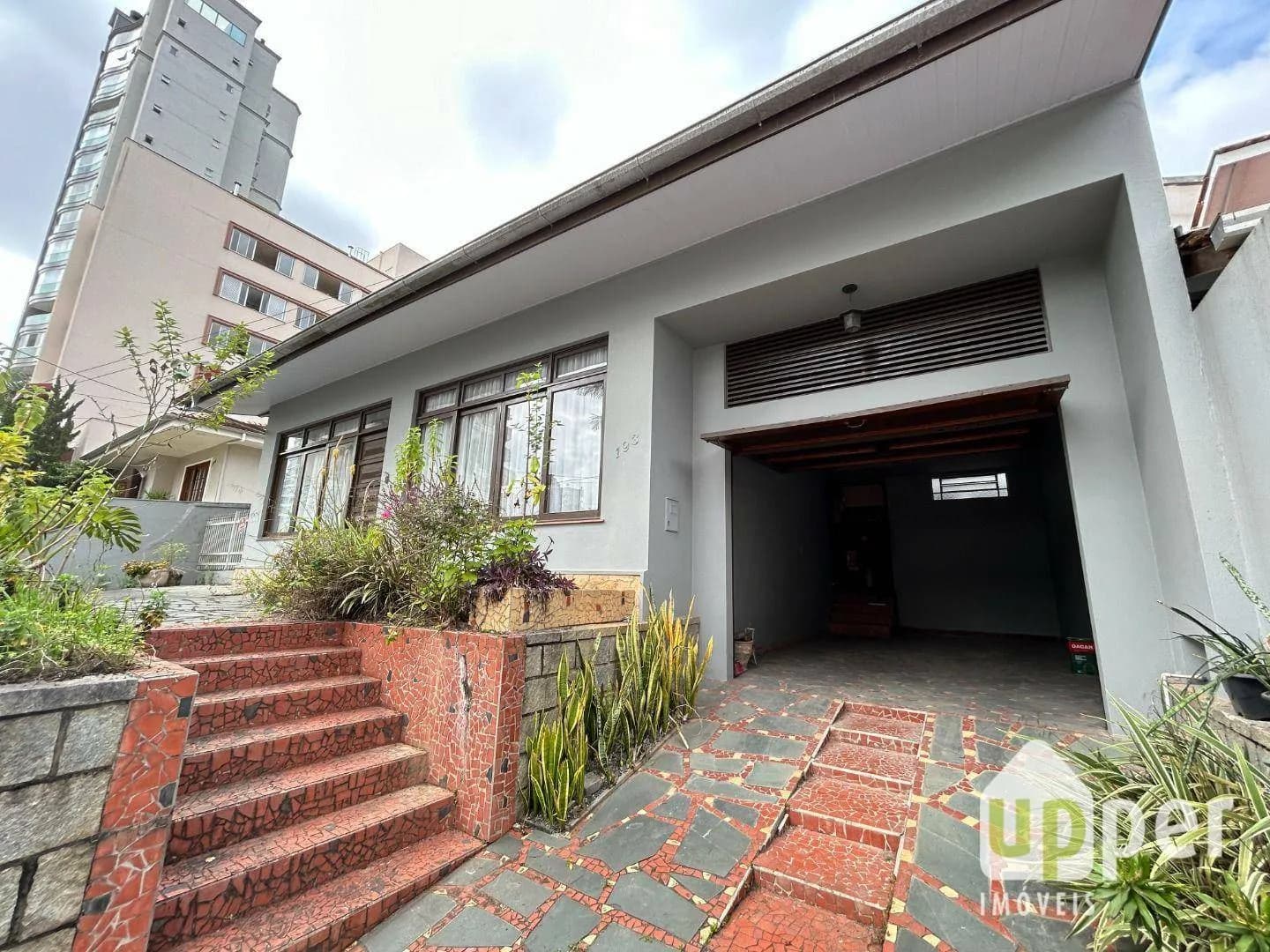 Casa à venda com 2 quartos, 1 vaga, 186m² na região do bairro Jardim Blumenau, próximo à Rua Pastor Stutzer, Blumenau