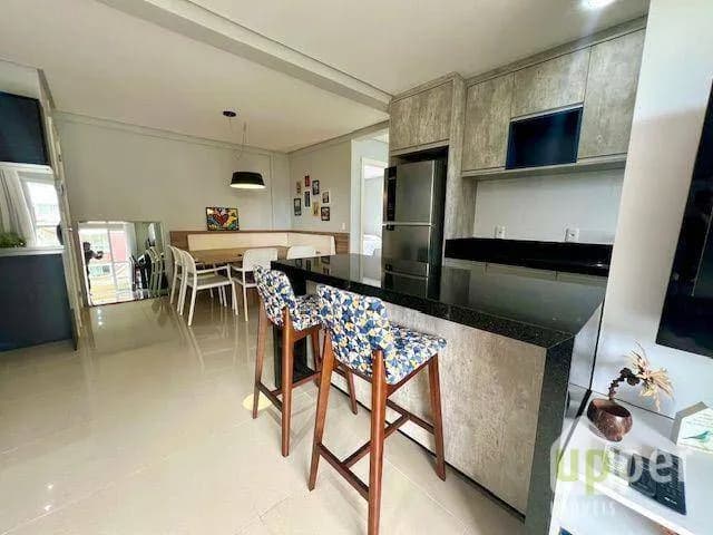 Apartamento à venda com 2 quartos, sendo 1 suíte, 2 vagas, 76m² na região do bairro Mariscal, próximo à Rua Cajueiro, Bombinhas
