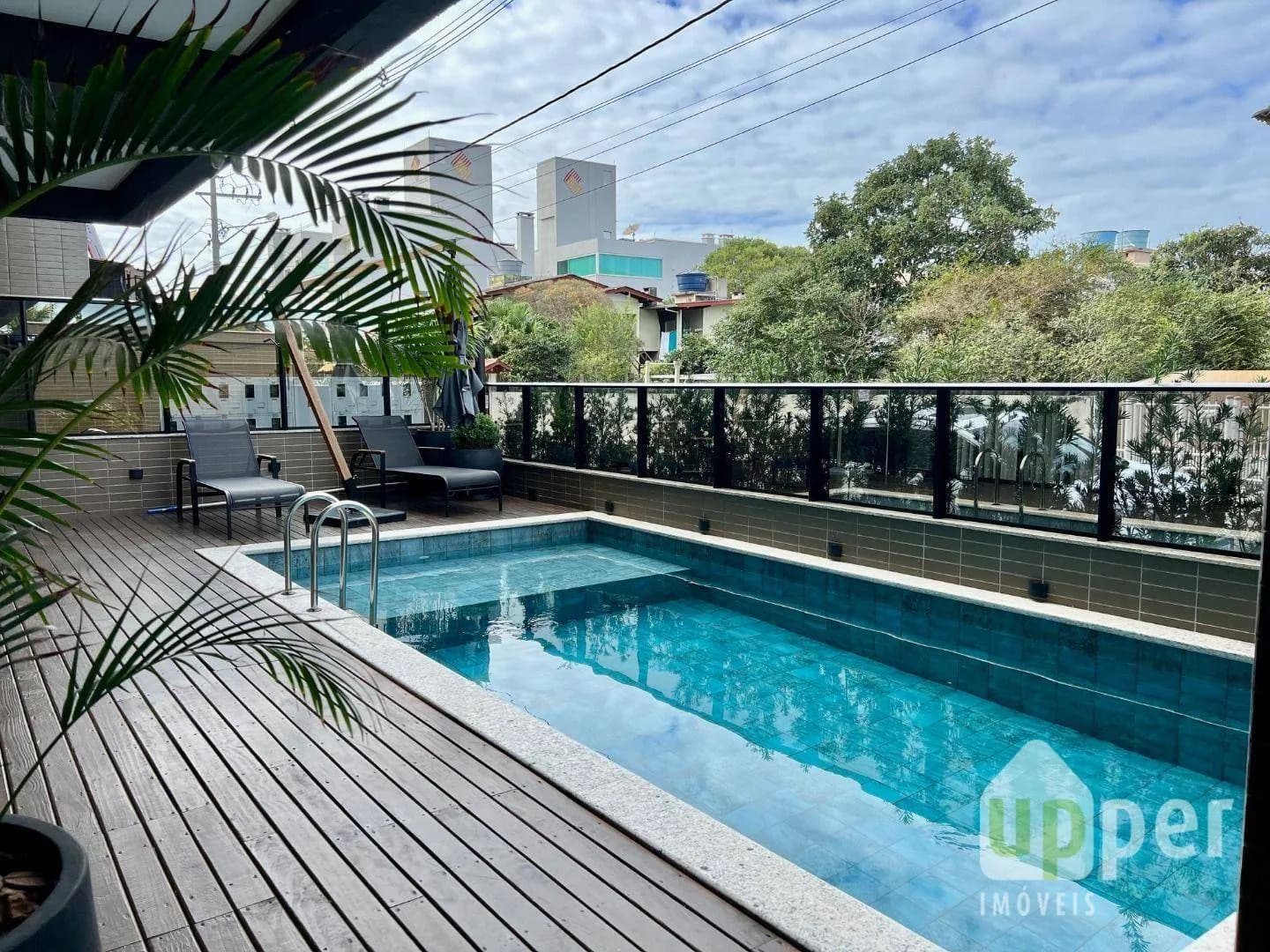 Apartamento à venda com 2 quartos, sendo 2 suítes, 1 vaga, 75m² na região do bairro Mariscal, próximo à Rua Massaranduba, Bombinhas