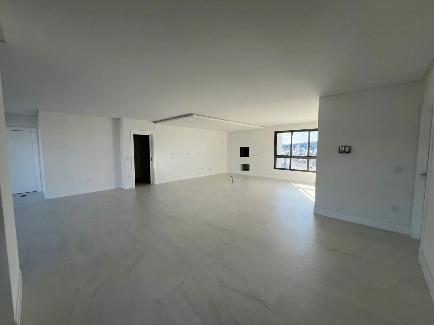 Apartamento à venda com 3 quartos, sendo 3 suítes, 3 vagas, 174m² na região do bairro Victor Konder, próximo à Rua Heinrich Hosang, Blumenau