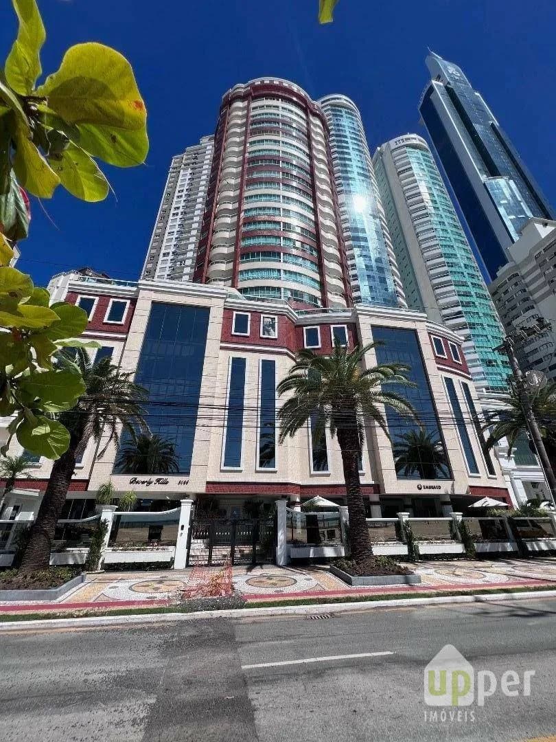 Apartamento à venda com 3 quartos, sendo 3 suítes, 3 vagas, 185m² na região do bairro Barra Sul, próximo à Avenida Atlântica, Balneário Camboriú