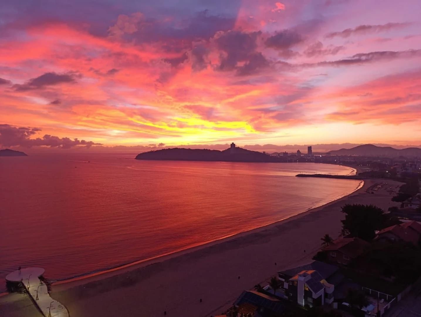 Foto de Apartamento à venda com 3 quartos, sendo 1 suíte, 1 vaga, 99m² no Centro, Balneário Piçarras