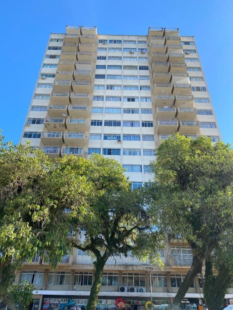 Apartamento à venda com 3 quartos, sendo 1 suíte, 1 vaga, 99m² na região do bairro Centro, próximo à Avenida José Temístocles de Macedo, Balneário Piçarras