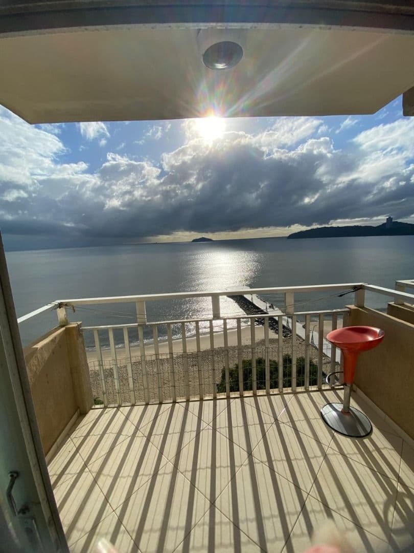Apartamento à venda com 3 quartos, sendo 1 suíte, 1 vaga, 99m² na região do bairro Centro, próximo à Avenida José Temístocles de Macedo, Balneário Piçarras