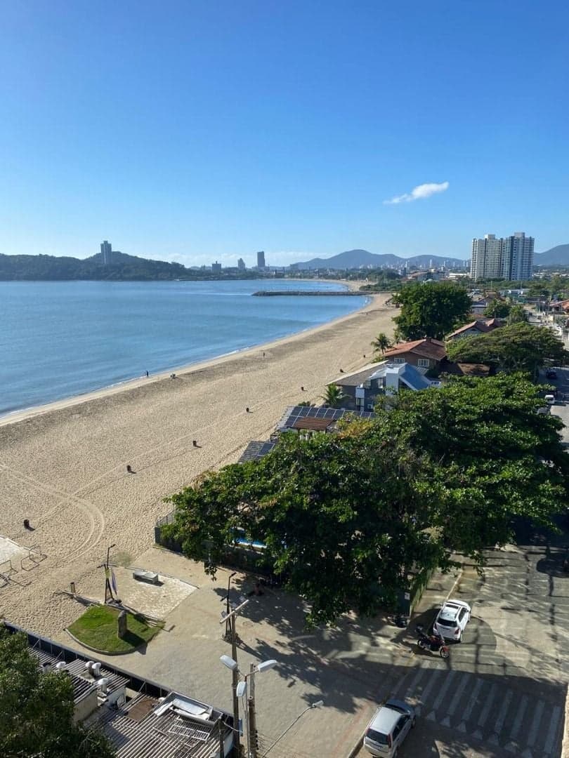 Apartamento à venda com 3 quartos, sendo 1 suíte, 1 vaga, 99m² na região do bairro Centro, próximo à Avenida José Temístocles de Macedo, Balneário Piçarras