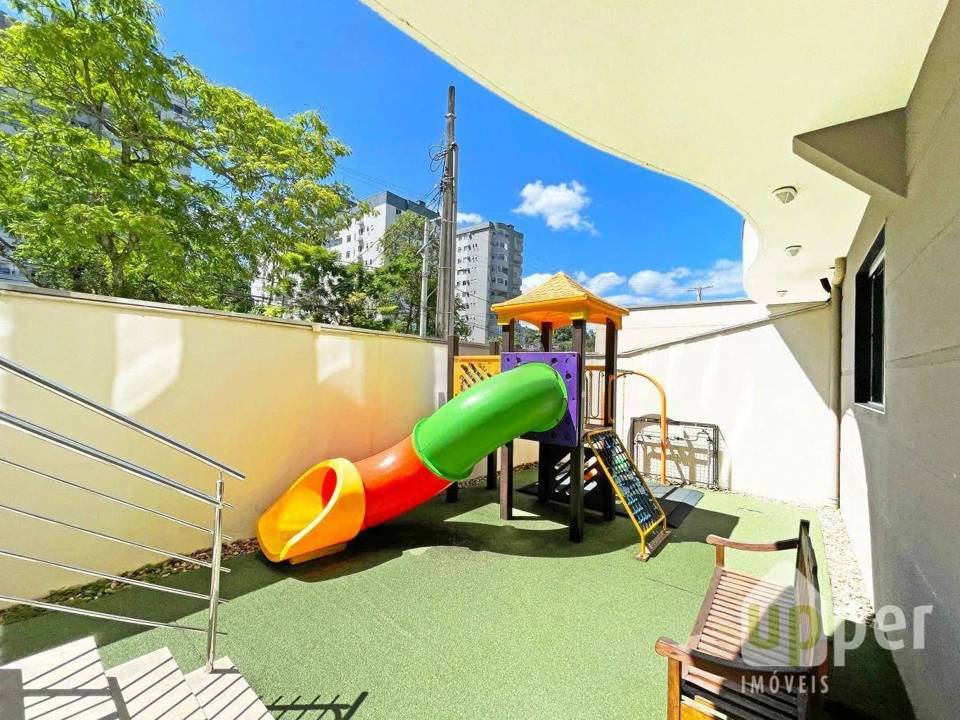 Apartamento à venda com 2 quartos, sendo 1 suíte, 2 vagas, 81m² na região do bairro Vila Nova, próximo à Rua Almirante Barroso, Blumenau