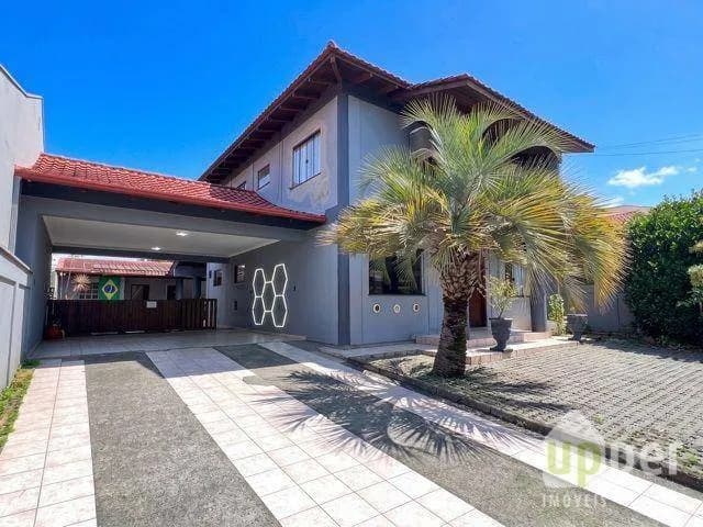 Foto de Casa à venda com 4 quartos, sendo 1 suíte, 4 vagas, 303m² no Água Verde, Blumenau