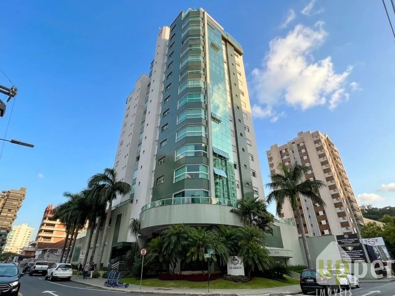 Foto de Apartamento à venda com 3 quartos, sendo 3 suítes, 2 vagas, 169m² no Victor Konder, Blumenau