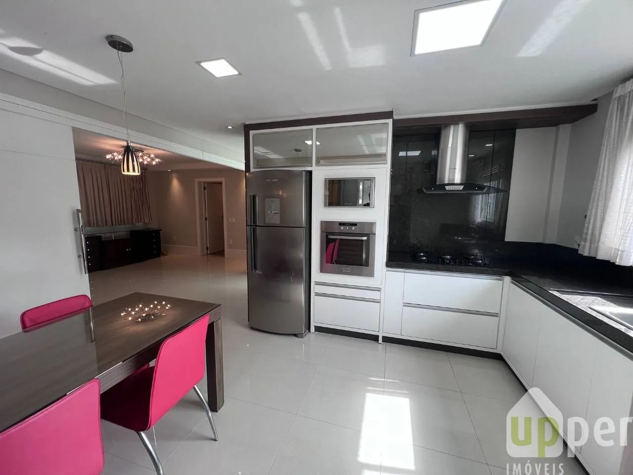 Apartamento à venda com 3 quartos, sendo 3 suítes, 2 vagas, 169m² na região do bairro Victor Konder, próximo à Rua Victor Konder, Blumenau